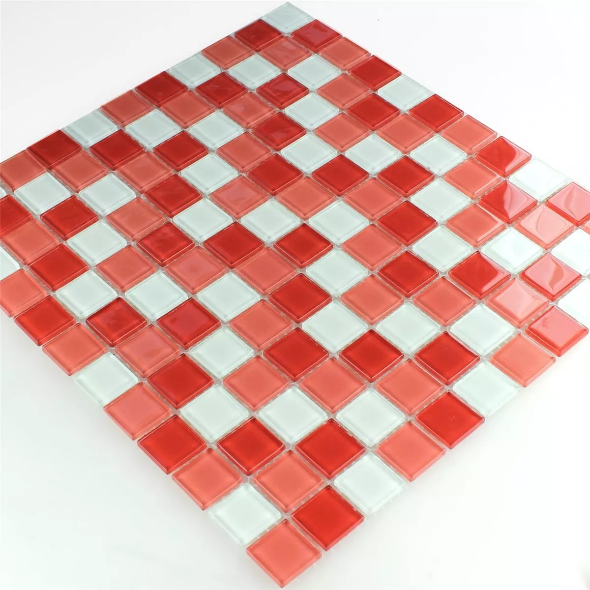 Muster von Glasmosaik Fliesen Kozarica Weiss Rot Mix
