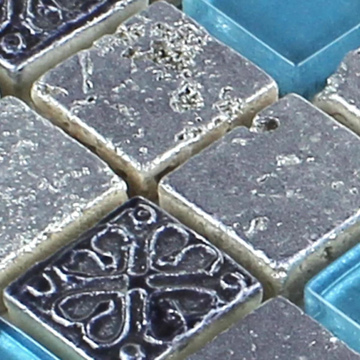 Muster von Mosaikfliesen Glas Resin Stein Mix Blau Silber