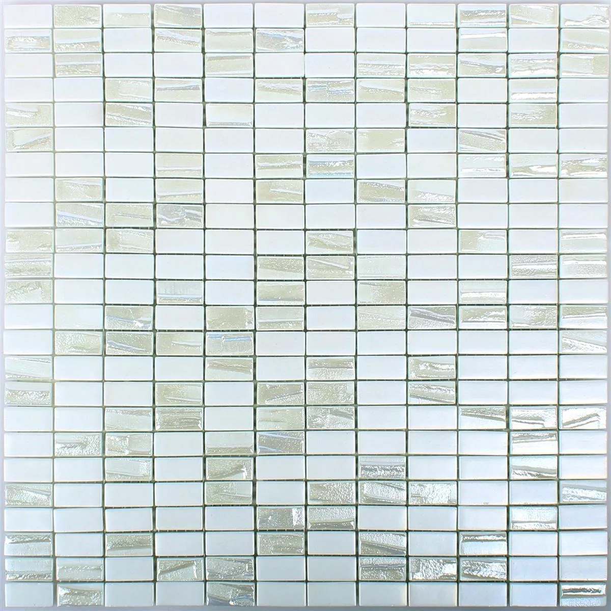 Muster von Glasmosaik Fliesen Presley Weiss Metallic Stäbchen