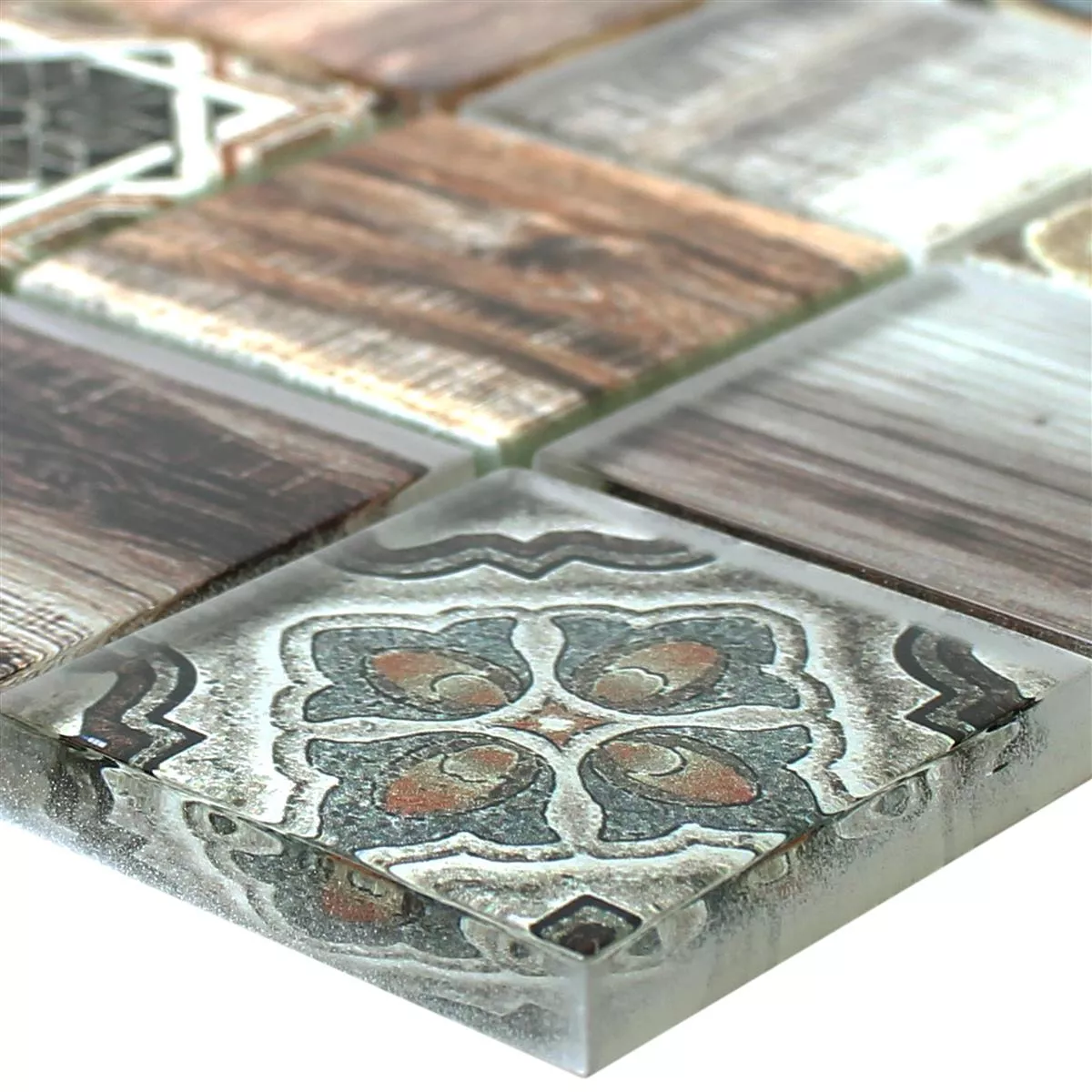 Muster von Glasmosaik Fliesen Holzoptik Makarska Braun