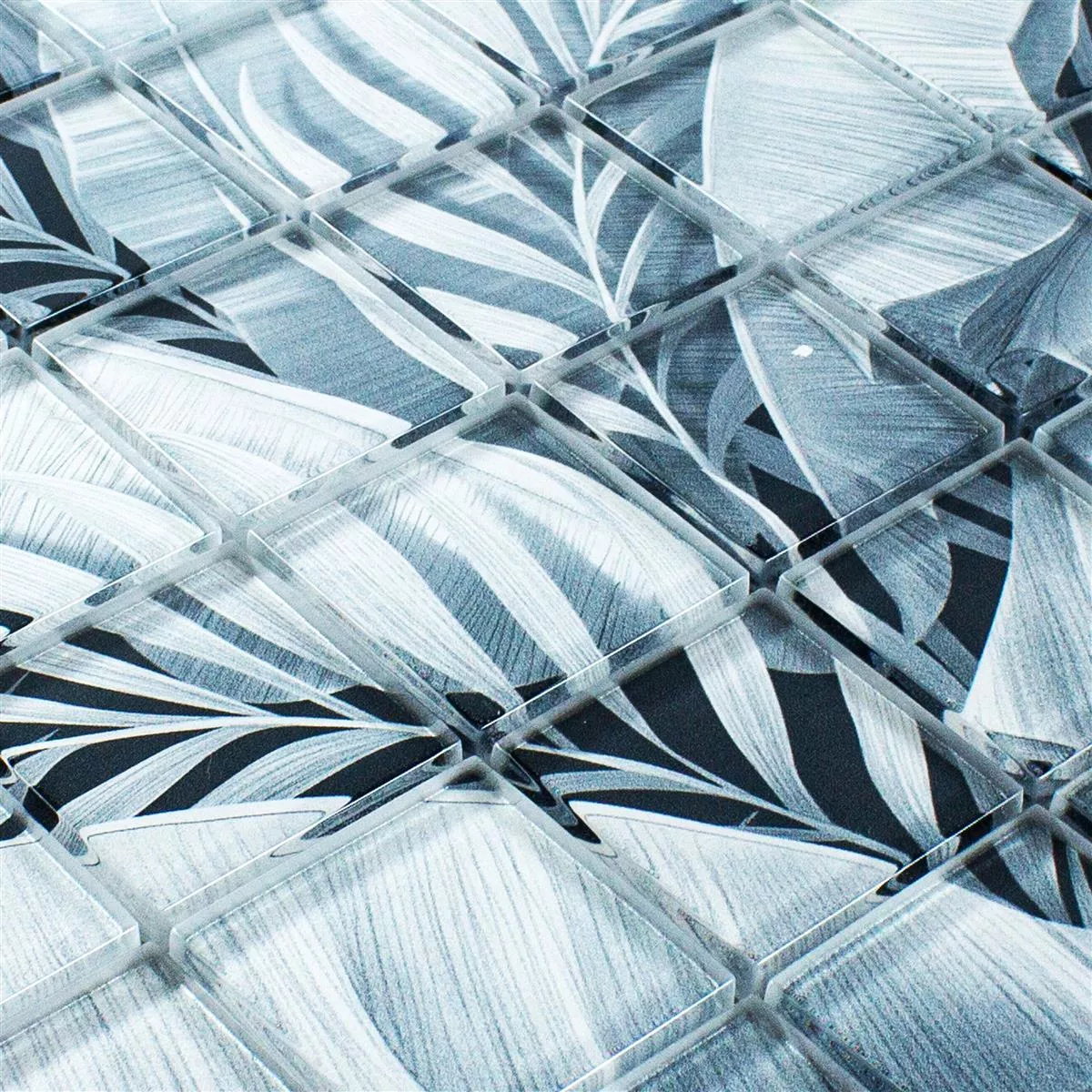 Muster von Glasmosaik Fliesen Pittsburg Blumen Optik Grau