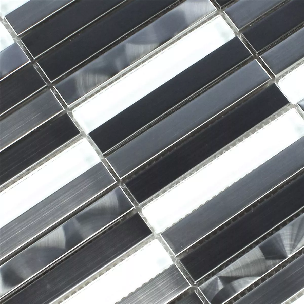 Muster von Mosaikfliesen Glas Edelstahl Weiss Silber Stäbchen