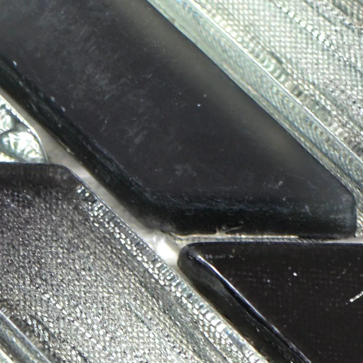 Muster von Glasmosaik Fliesen Enrico Schwarz Silber Schräg