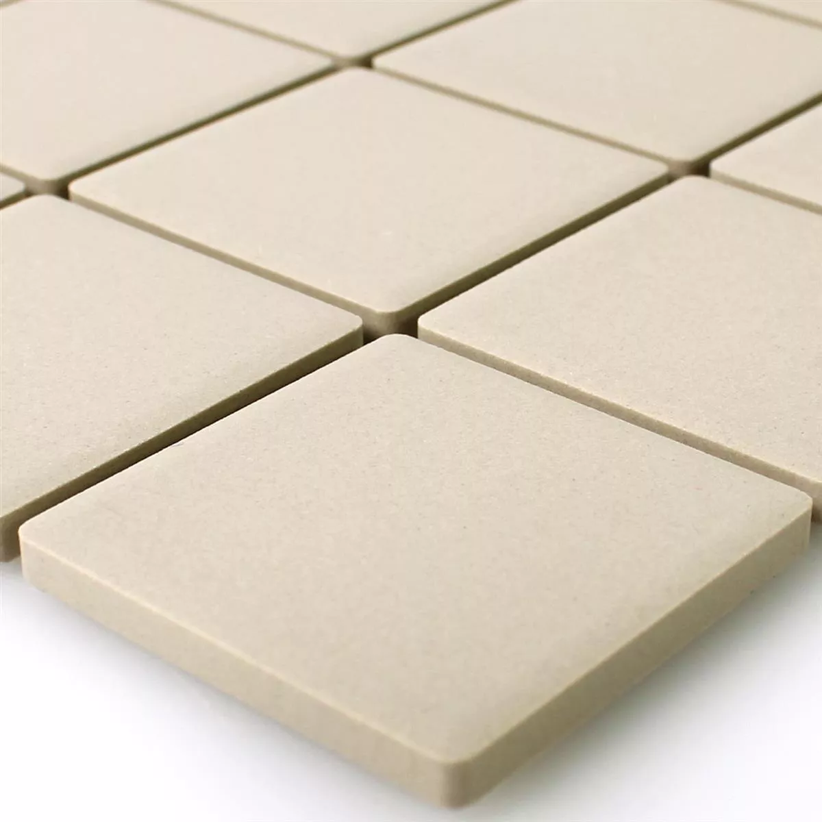 Hellbeige