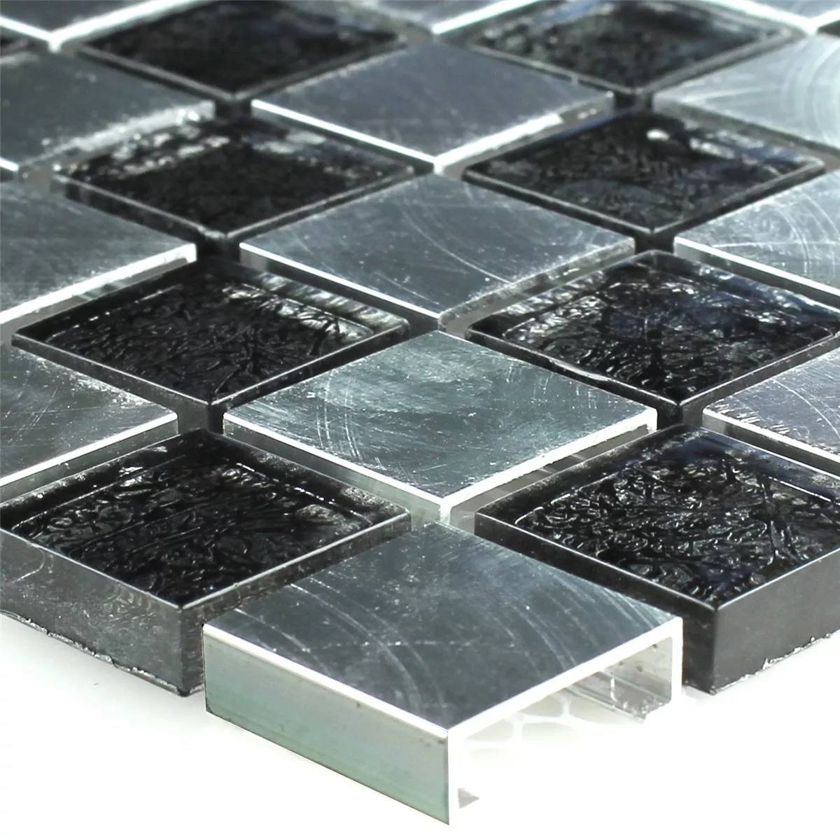 Muster von Mosaikfliesen Glas Metall Schachbrett 