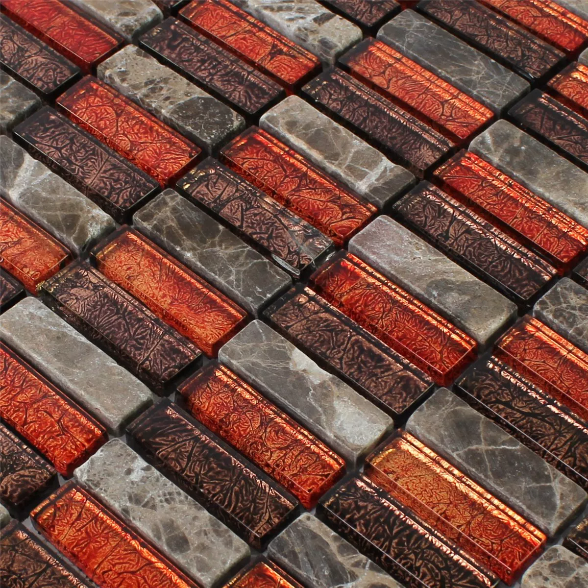 Muster von Mosaikfliesen Naturstein Glas Rot Braun Stick