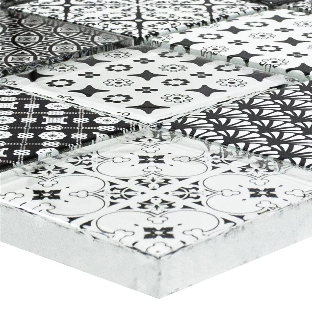 Muster von Glasmosaik Fliesen Ornamento Schwarz Weiß