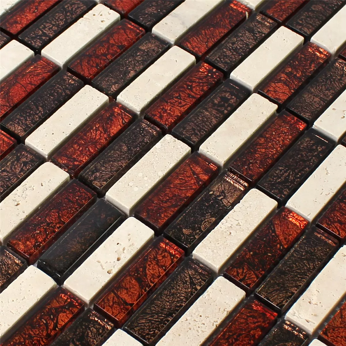 Muster von Mosaikfliesen Naturstein Glas Rot Braun Beige Stick