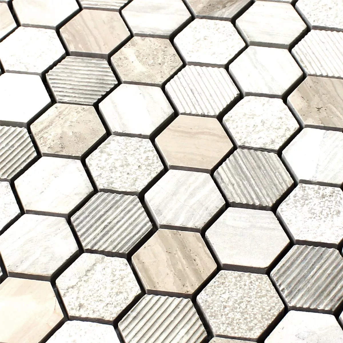 Muster von Mosaikfliesen Hexagon Naturstein Beige Braun