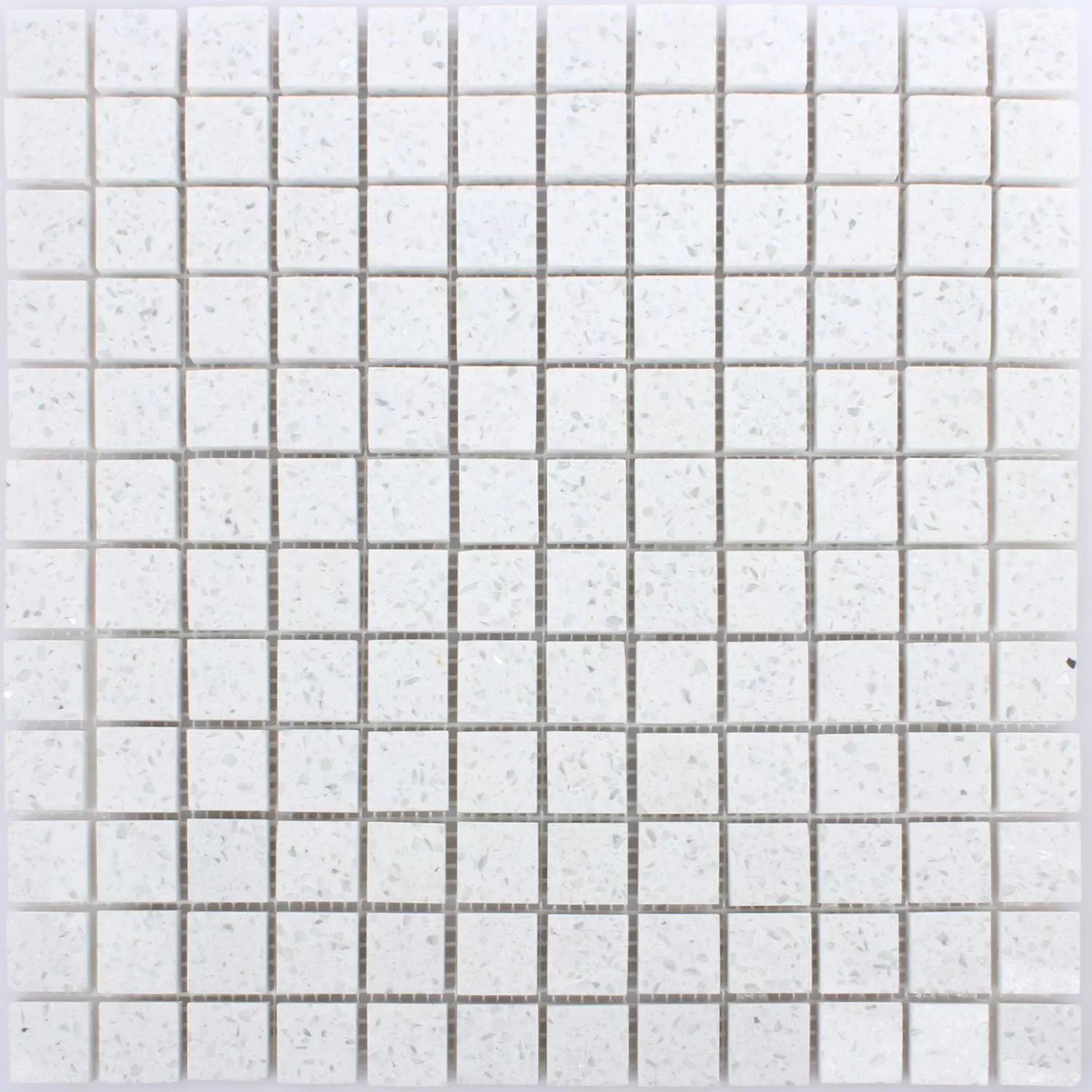 Muster von Mosaikfliesen Quarz Kunststein Weiss 