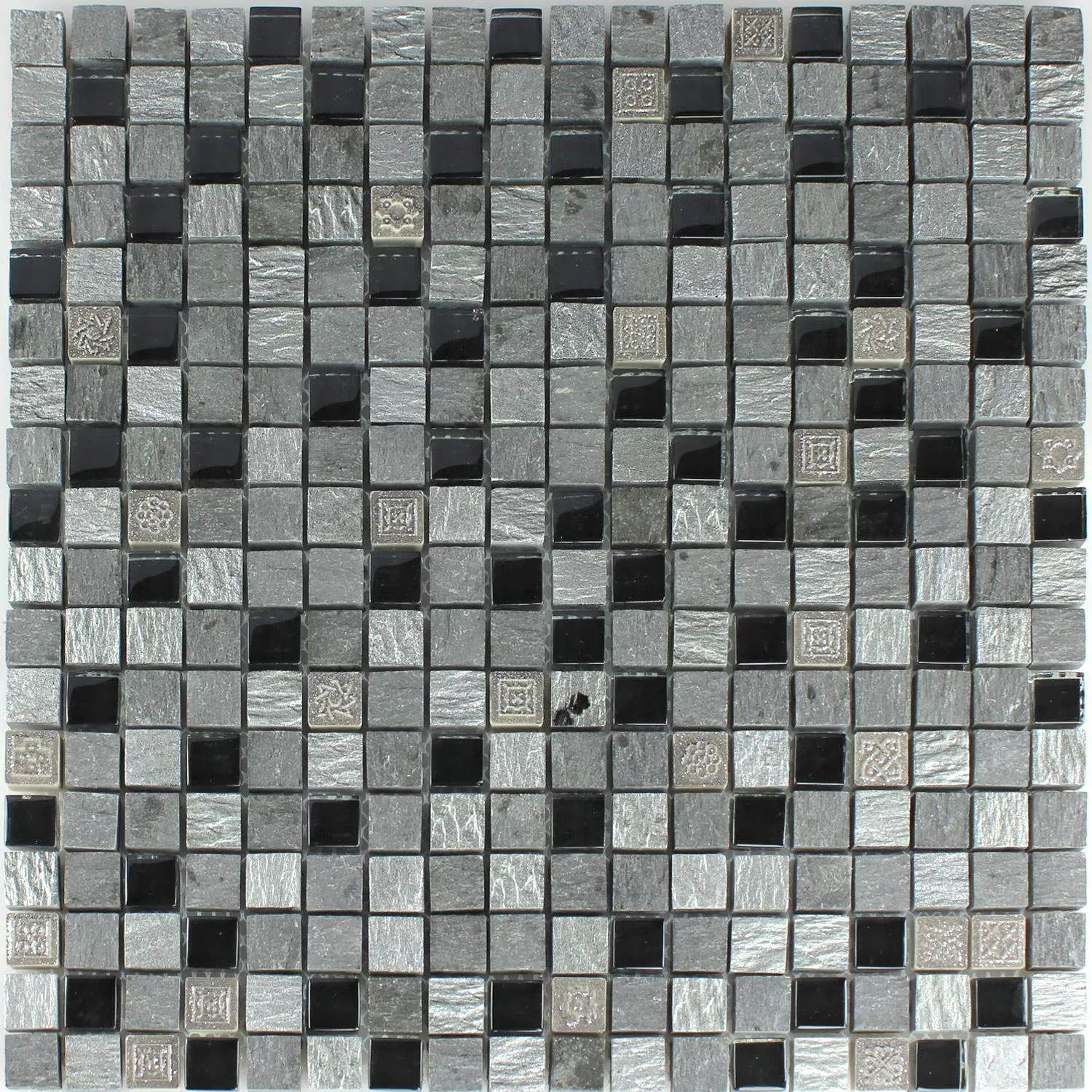 Muster von Mosaikfliesen Glas Naturstein Silber Schwarz
