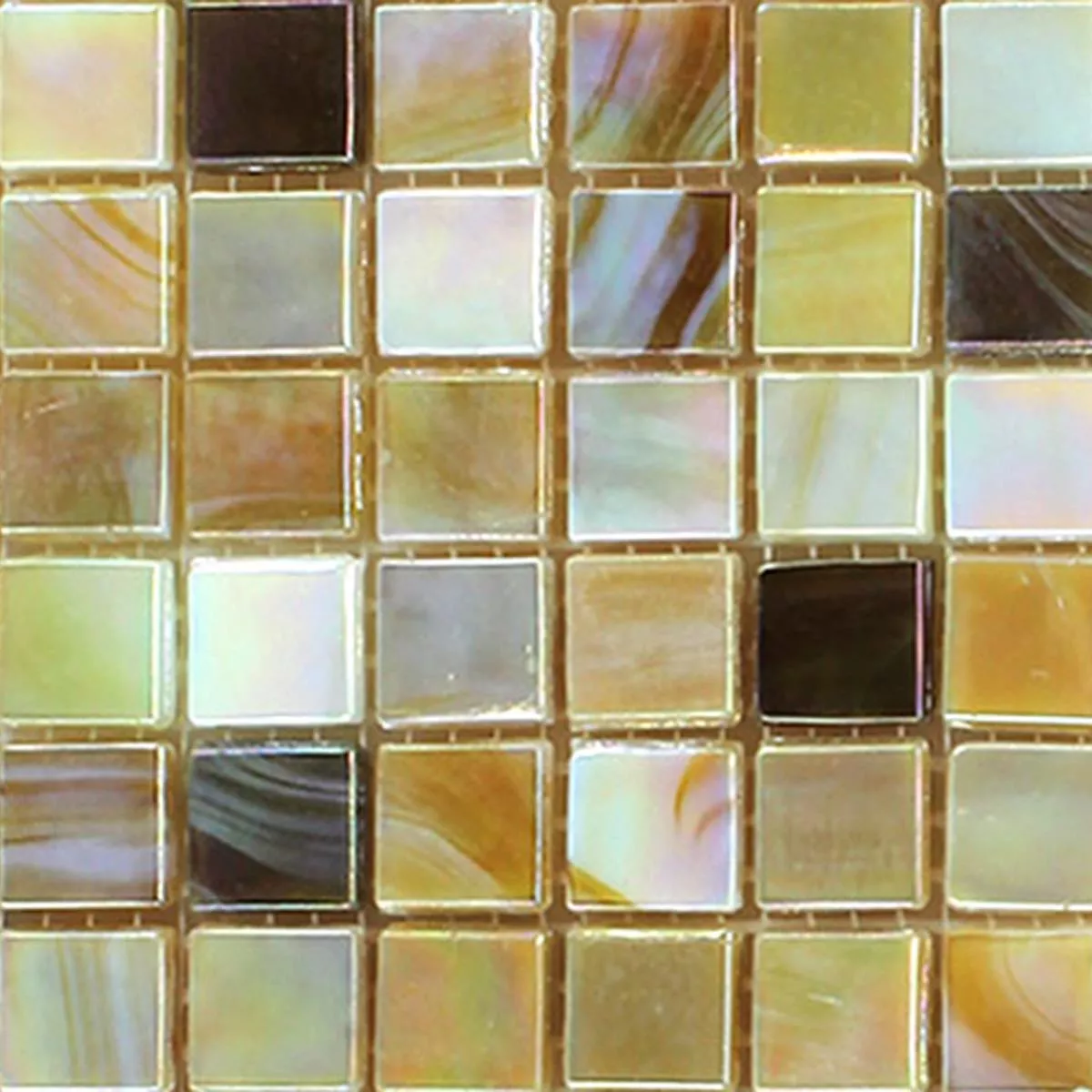 Muster von Glasmosaik Fliesen Perlmutt Effekt Sandfarben
