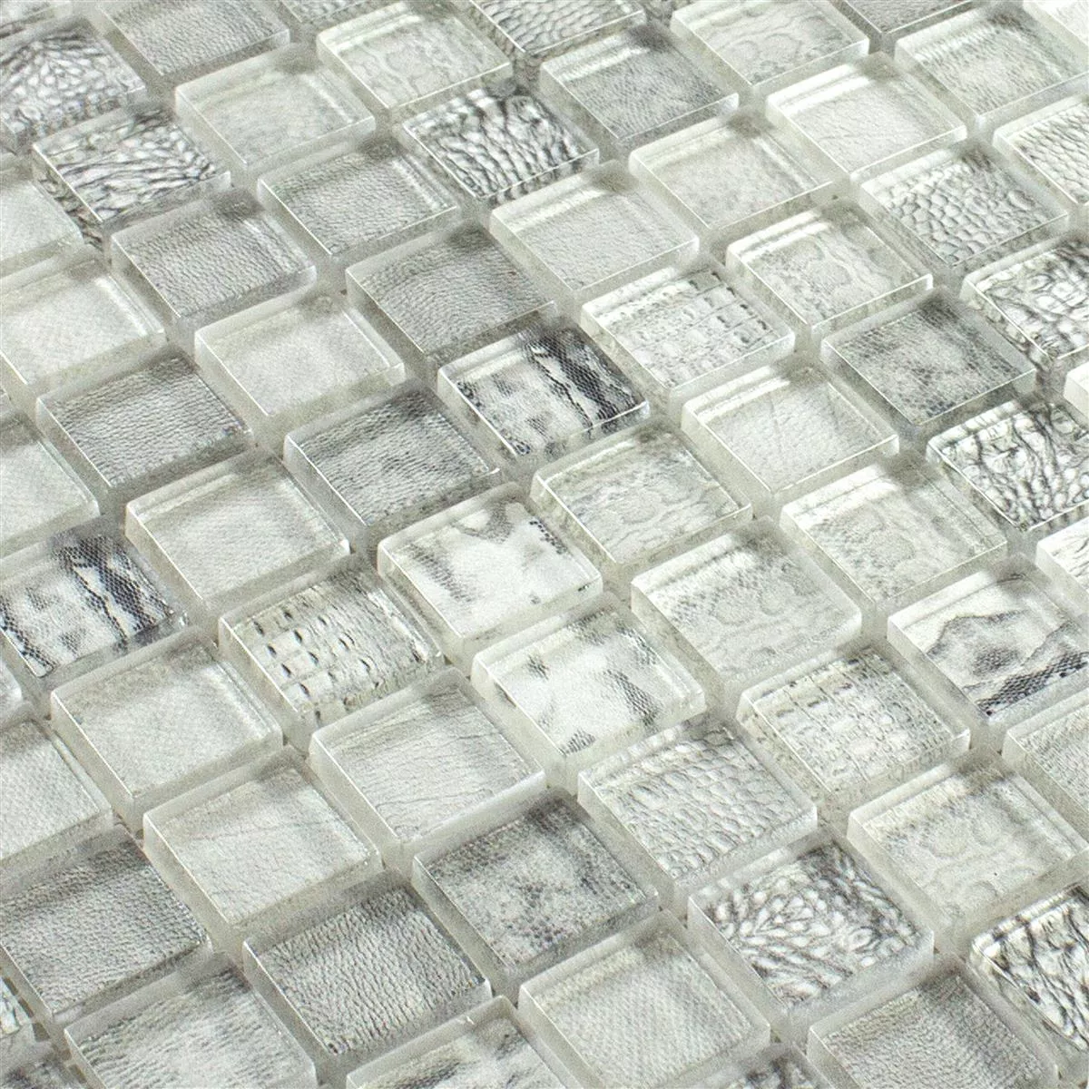 Échantillon Mosaïque En Verre Carrelage Python Gris Clair 23