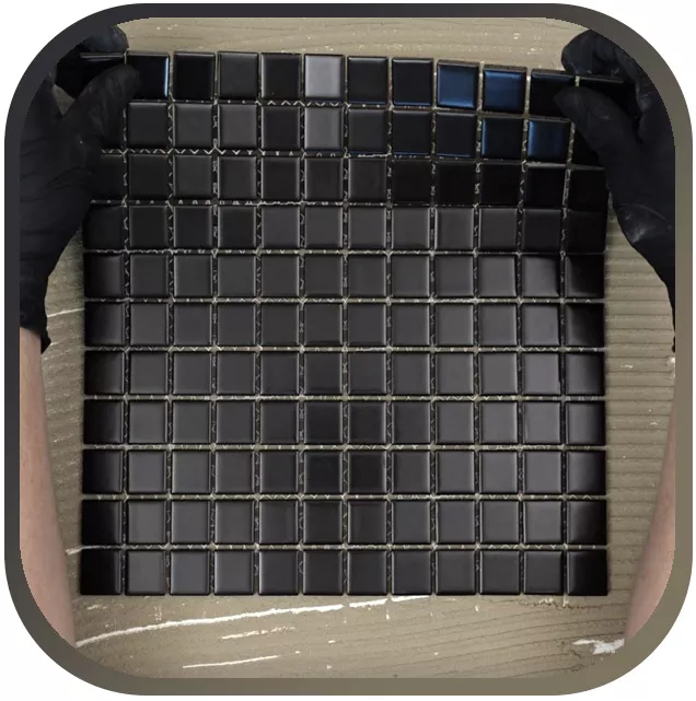 Posa di tessere di mosaico Posa di tessere di mosaico