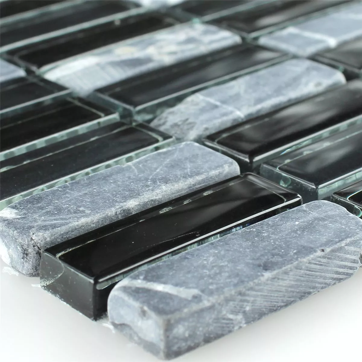Muster von Mosaikfliesen Glas Marmor Schwarz Grau Mix
