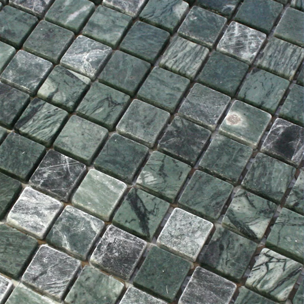 Muster von Mosaikfliesen Marmor 23x23x8mm Verde