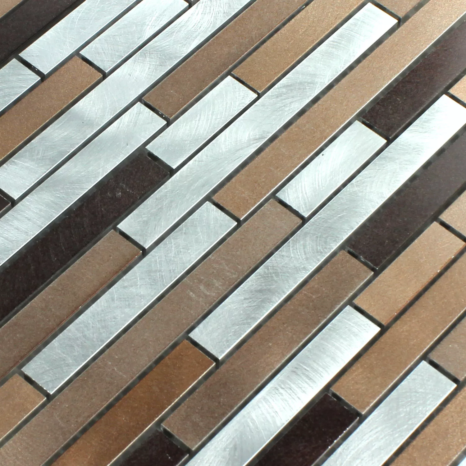 Muster von Mosaikfliesen Aluminium Metall Kupfer Braun Mix