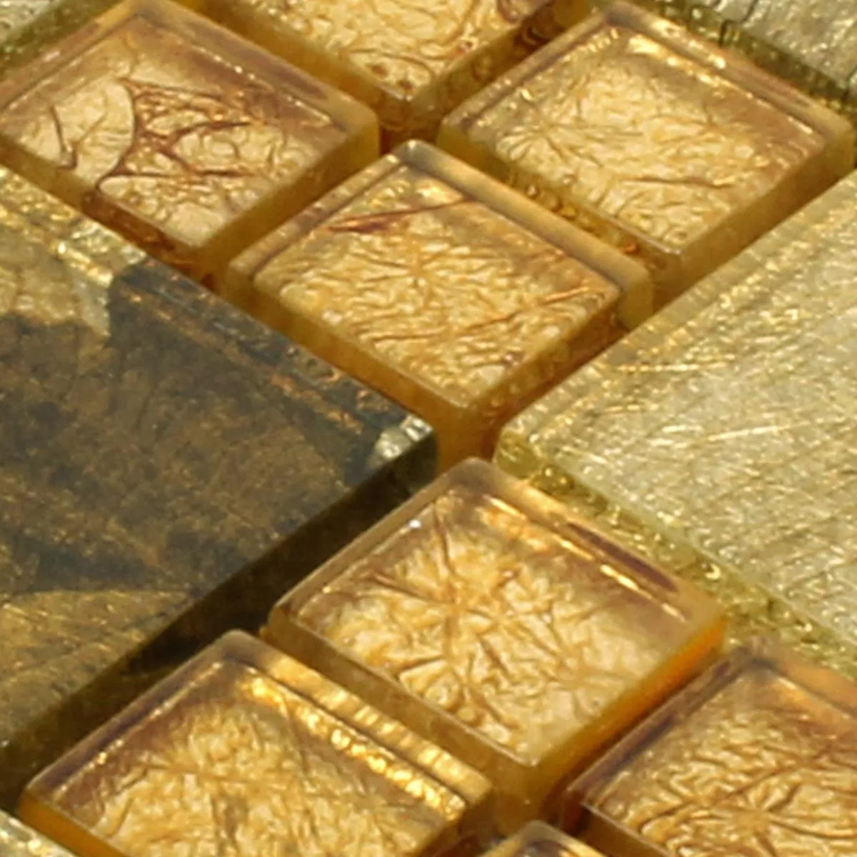 Muster von Glasmosaik Fliesen Firebird Gold